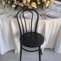 Chaise de salle à manger empilable en métal noir avec dossier incurvé pour événements en plein air et repas à domicile