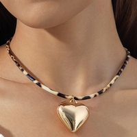 Collier Maillard à imprimé léopard exagéré, pendentif en forme de cœur, rétro et haut de gamme, un accessoire de mode transfrontalier