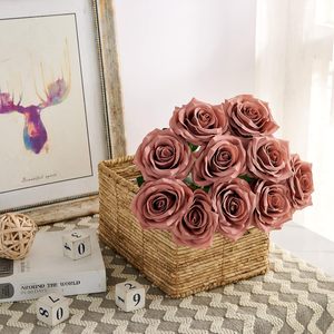 Venta al por mayor de fábrica: Ramo de rosas de seda de 7 cabezas con simulación de colores otoñales, ideal para decoración de bodas, hoteles y salas de estar. - Product Image 2