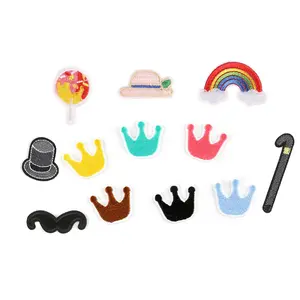 Prix de gros mignon mini moustache chapeau canne couronne fer sur patchs brodés pour vêtements d'enfants