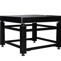Tables optiques isolées par vibration pour laboratoire, avec noyaux en nid d'abeille en acier, pour l'informatique quantique et la bio-photonique.
