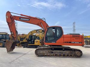 Excavadora de cadenas usada DOOSAN DX225LCA de 22 toneladas para trabajos pesados, con motor y caja de cambios, ideal para terraplenes comerciales complejos y estabilización de terrenos. - Product Image 6