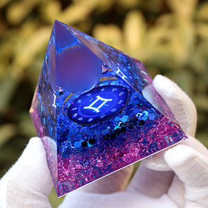 Pyramide en résine de cristal Gemini, ornement de bureau à domicile, décoration Feng Shui, cadeau - Product Image 3