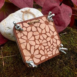 Nouvelle machine à embosser mini créative en bois, design moderne, pour pendentifs artisanaux, idéale pour mariages et anniversaires - Product Image 1