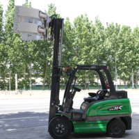 Attaches pour chariot élévateur : pince à rouleaux de papier / rotateur / pince à balles, chariot élévateur diesel compact de 3 tonnes avec hauteur de levage de 3 à 6 m