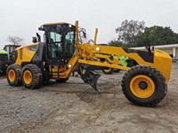 Niveleuse routière CLG4215D avec lame de 4,27 m, transmission Powershift 6F/3R pour l'entretien des autoroutes