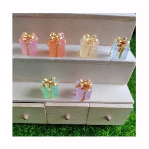 Boîte cadeau de Noël 3D phosphorescente, miniatures en résine, boîtes de Noël lumineuses, jouets pour maison de poupée, mini-modèles pour la fabrication de bijoux - Product Image 4