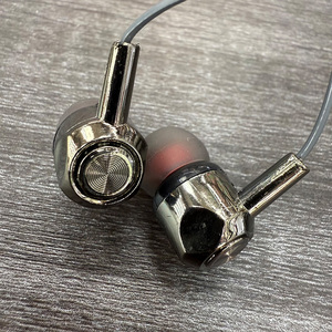 Audífonos Intrauditivos con Cable KS-13 Originales de 3.5 mm, Chipset JL, Resistentes al Agua IPX-3, Negros, para iPhone 13 y Todos los Dispositivos - Product Image 2