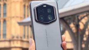 <span class=keywords><strong>Ho</strong></span> nor Magic 7 RSR 6.8'' 1.5K 120Hz Amoled SD 8 Elite Fotocamera 200MP 5850mAh Ricarica Rapida 100W IP68 IP69 Telefono Cellulare 5G di Punta - Product Image 4
