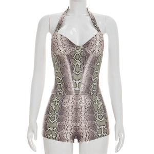 Serpentine 2 Parça Set Kadın Seksi Halter Sırtı Açık Atlet ve Dar Şort Eşleşen Sokak Kulübü Kıyafeti - Product Image 4