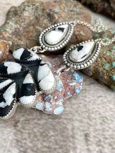 COLLAR DE PLATA DE LÍDER HECHO A MANO CON DIAMANTE DE BÚFALO BLANCO Y DIAMANTES ENBAJADOS EN ORO Y RODIO EN ENGASTE DE BISEL PARA HOMBRES Y MUJERES - Product Image 4