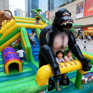 QIQU - Pista de Obstáculos Inflable Gigante Comercial de 65 pies, Tobogán de Gorila de PVC de 0.55 mm para Alquiler en Carnavales, con Certificación CE - Product Image 1