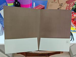 Dossier de présentation en papier avec poche, impression personnalisée, feuille d'<span class=keywords><strong>or</strong></span> UV en relief, format A4 A5, vente en gros - Product Image 3