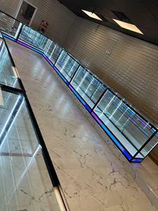 Vetrina per Negozio di Fumo con Illuminazione a Cascata, Vetro Temperato, Retro a Specchio, Espositore LED Personalizzabile in Dimensioni e Colore - Product Image 5