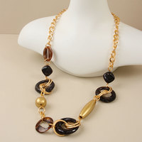 Collier long en résine ambre marron avec pendentif triangle et intercalaire en métal doré, style mode, OEM/ODM