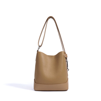 Nuevo Bolso de Hombro Tipo Cubo de Gran Capacidad en Piel Vacuna TC de Primera Capa con Diseño de Litchi de Alta Gama para Mujer