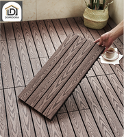 Planche de terrasse en WPC imperméable de style européen moderne, revêtement composite brossé pour terrasse de villa
