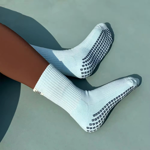 Chaussettes de Pilates de haute qualité avec logo personnalisé – Chaussettes antidérapantes unisexes, très élastiques, confortables et respirantes pour les studios de Pilates et les salles de sport - Product Image 4
