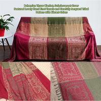Dulcis Factory Vente en gros 100% Polyester Couverture de canapé à motifs floraux bohèmes rayée en chenille douce avec pompons style européen pour la décoration intérieure