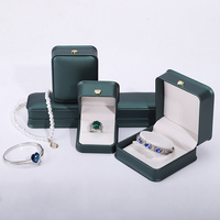 Couronne UV protégé PU cuir boîte à bijoux Mini carton gaufrage manipulation pour anneau Bracelet stockage décoratif anneau Bracelet