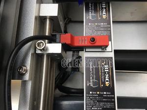 เครื่องติดฉลากด้วยตนเองสำหรับขวดกลมและกระป๋องเหมาะสำหรับการผลิตชุดเล็ก - Product Image 4