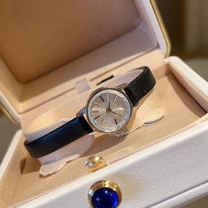 นาฬิกาข้อมือผู้หญิงรุ่นล่าสุดสไตล์โมเดิร์นที่โดดเด่นและล้ำสมัย สามารถผสมผสานได้อย่างอิสระและสวมใส่ไดบ่อยครั้ง - Product Image 3