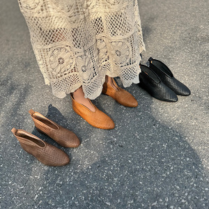 Nouvelles bottes rétro 303-21 en cuir de vachette tissé à la main pour femmes, à bout pointu, semelle plate et souple - Product Image 1