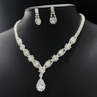 Accessoires de gros: Ensemble de colliers et boucles d'oreilles en zircon avec strass brillants pour les mariées