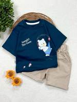 Ensemble décontracté d'été pour tout-petits garçons : T-shirt à manches courtes imprimé ours pêcheur de dessin animé et short beige – Tenue Baba
