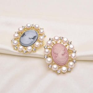 Broche raffinée de style européen et américain, haut de gamme, rétro, en perles, fleur de poitrine, camée de tête, relief, accessoire élégant - Product Image 2