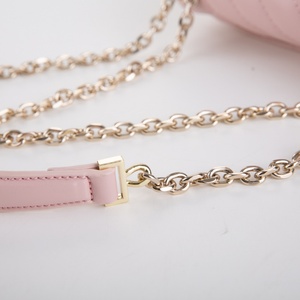 กระเป๋าถือดีไซน์หรูหราของผู้หญิงวัสดุ PU ปักลายแบบเปิดโลโก้ออกแบบได้ตามต้องการ - Product Image 5