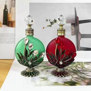 Vente en gros de flacons de <span class=keywords><strong>parfum</strong></span> en verre avec feuille d'érable peinte et incrustée de cristaux-Huile essentielle de qualité supérieure pour femmes du Moyen-Orient - Product Image 3
