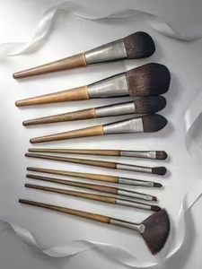 Juego de 10 Brochas de Maquillaje de Lujo, Fibra Sintética, Mango de Madera de Alta Calidad, Brocha Plana, Delineador de Ojos, Corrector, Rubor, Polvo - Product Image 3