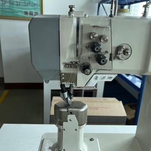 Machine à coudre industrielle à <span class=keywords><strong>double</strong></span> aiguille avec écran tactile de grande taille pour divers produits et la fabrication de chaussures - Product Image 5