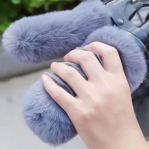 Housses de guidon épaisses en fausse fourrure de lapin, pour moto, véhicule électrique, design cylindrique confortable et chaud pour l'hiver - Product Image 1