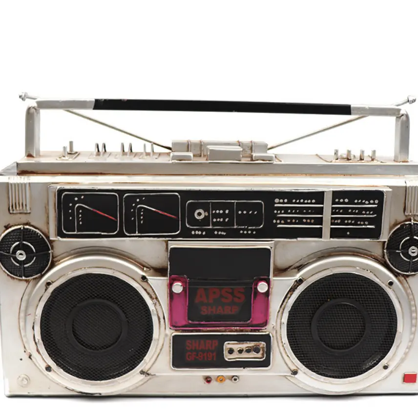 レトロなノスタルジックな昔ながらのラジオテープレコーダーモデル家具金属工芸品