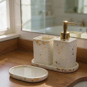 Juego de Baño de Resina de Lujo de Tres Piezas con Dispensador de Jabón Líquido Hecho a Mano Estilo Americano para Uso en el Hogar y Hoteles, Curio Craft - Product Image 1