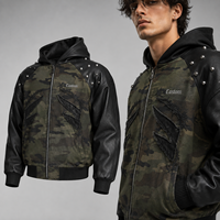 Blouson Bomber Homme Personnalisé en Cuir PU avec Panneaux Camouflage et Clous, Veste en Cuir Végétalien, OEM ODM, Vente en Gros, Logo Personnalisé, Vêtements d'extérieur