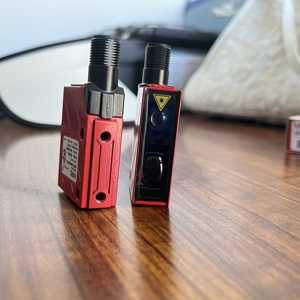 Sensor Óptico Original Leuze HRTL 8/66-350-S12, Sensor de Reflexión Difusa con Función de Supresión de Fondo - Product Image 3