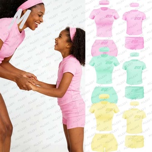 Set Premium Madre-Figlia Personalizzato in Tinta Unita con Maniche Corte e Pantaloncini Adatto per l'Estate e per Tutta la Famiglia - Product Image 3