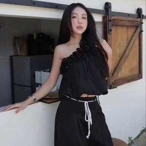 Ensemble pantalon et haut asymétrique noir à volants, sans manches, style décontracté chic, en mousseline (mélange de polyester), coupe ample, 2 pièces, respirant - Product Image 1