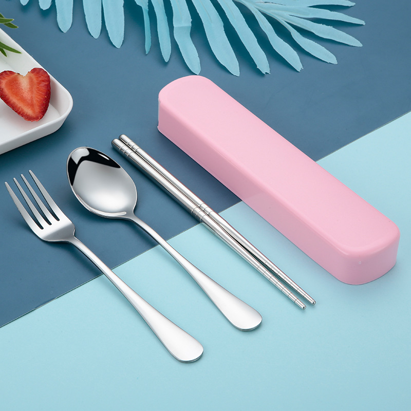 Conjunto de tres piezas de polvo europeo sencillo.