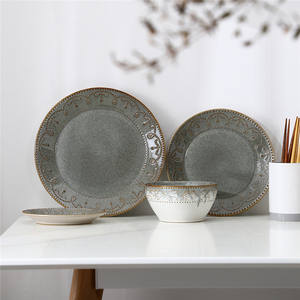 Ensemble d'assiettes rondes en céramique rétro vertes brillantes uniques et bon marché pour banquet - Product Image 4