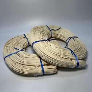 Bâtonnets en rotin écologiques de qualité supérieure pour la fabrication de canapés, de lampes et de paniers - Product Image 1