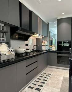 Ensemble complet d'armoires de cuisine modernes en bois massif personnalisées de haute qualité pour une conception de cuisine luxueuse - Product Image 4