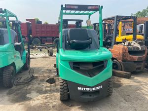 Chariot élévateur manuel d'occasion pour mitsubishi, appareil de deux roues diesel, 3 tonnes, FD30, seconde main - Product Image 4