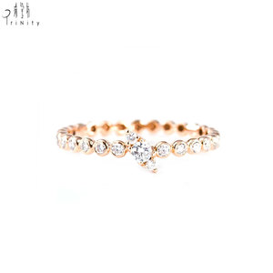 Bague de mariage empilable tendance faite à la main en or massif 18 carats avec diamants naturels taille brillant couleurs mélangées, logo personnalisable - Product Image 2