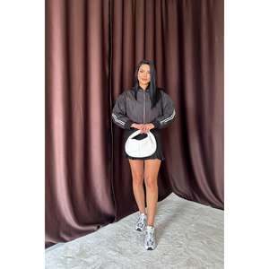 Chaqueta Bomber Negra de Manga Larga, Tejida y Resistente al Viento para Mujer - Product Image 5