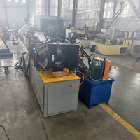 Ligne de formage à rouleaux haute capacité pour la production et la fabrication efficaces de lames de porte de garage en acier inoxydable