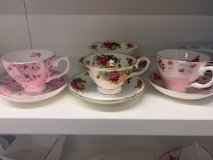 Ensemble de tasses à thé et soucoupes en céramique personnalisées avec logo, bord doré, style européen, motif rose, écologique, durable, idéal pour le thé de l'après-midi, cadeau de mariage - Product Image 6
